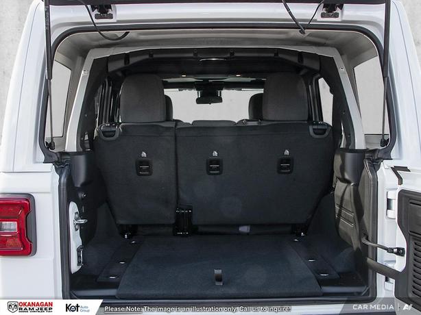 2025 Jeep Wrangler Sahara | Rubber Floor Mats | Wheel Locks demo image 7