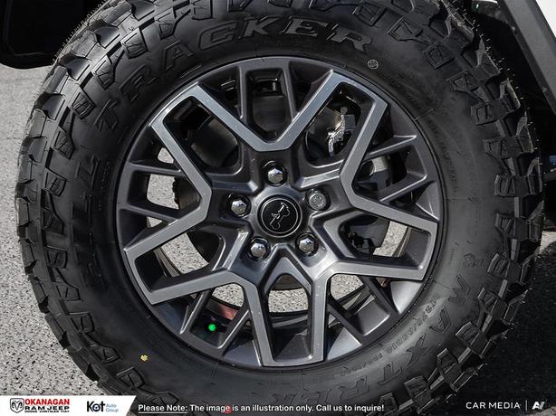 2025 Jeep Wrangler Sahara | Rubber Floor Mats | Wheel Locks demo image 8