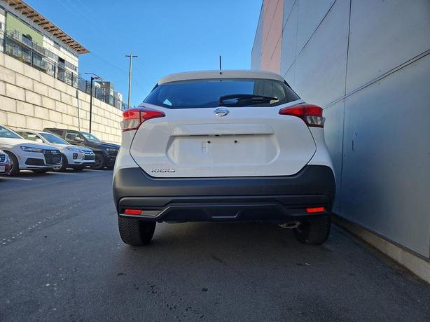 2018 Nissan Kicks S FWD Sport Utility | Keyless Start | Backup Camera! image 5