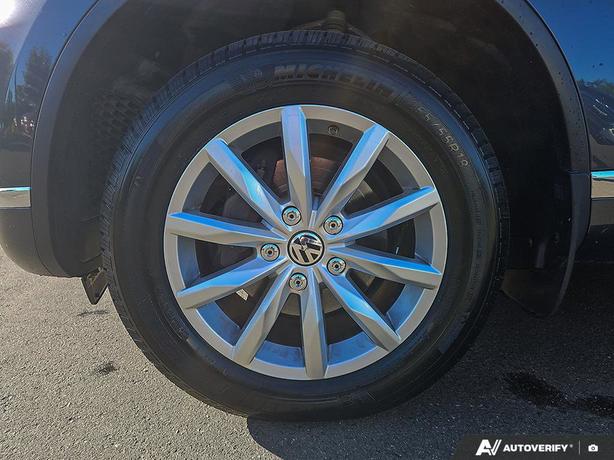 2015 Volkswagen Touareg Comfortline | Low Km's | No Reported Accidents! image 6