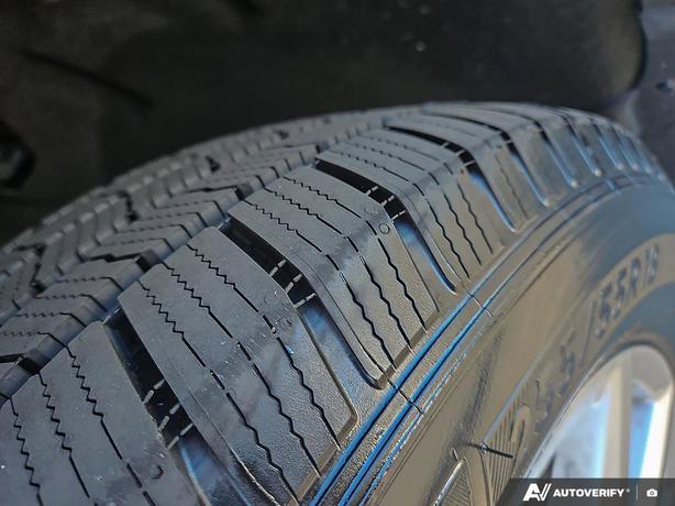 2015 Volkswagen Touareg Comfortline | Low Km's | No Reported Accidents! image 7