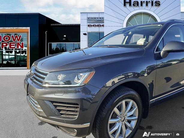 2015 Volkswagen Touareg Comfortline | Low Km's | No Reported Accidents! image 8