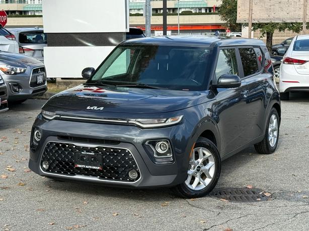 2022 Kia Soul image 1