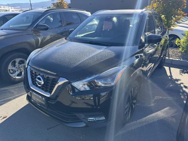 2020 Nissan Kicks SR image 2