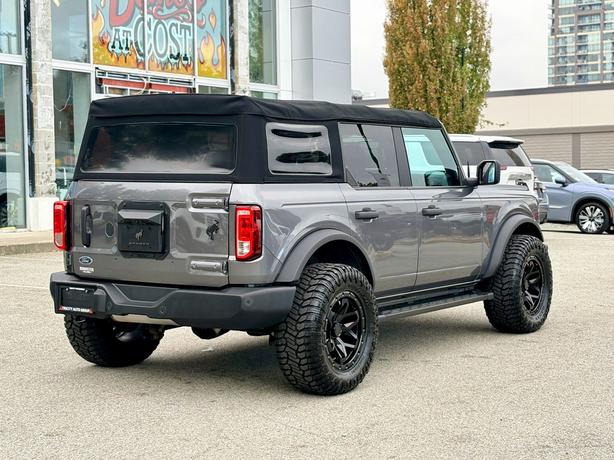 2022 Ford Bronco image 6