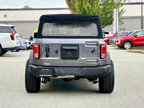 2022 Ford Bronco image 7