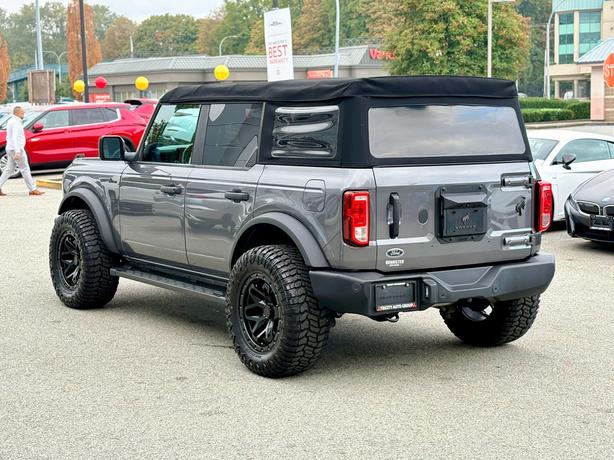 2022 Ford Bronco image 8