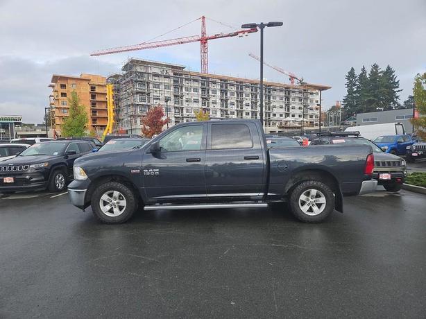 2017 RAM 1500 4WD Crew Cab 140.5 ST | Cruise Control! image 3