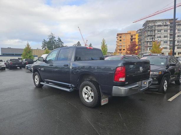 2017 RAM 1500 4WD Crew Cab 140.5 ST | Cruise Control! image 4