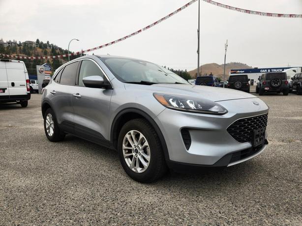 2021 Ford Escape SE image 2