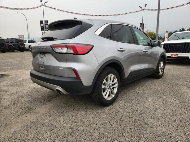 2021 Ford Escape SE image 3