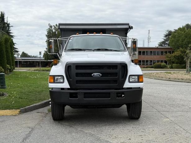 2004 Ford F-750 Regular Cab Dually Diesel 2WD 12-Foot Dump Truck image 3