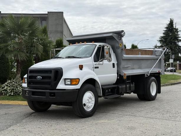 2004 Ford F-750 Regular Cab Dually Diesel 2WD 12-Foot Dump Truck image 5