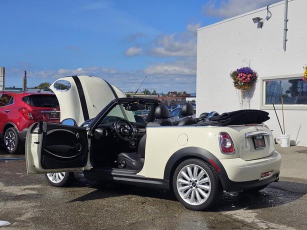 2012 MINI Convertible 2dr image 5
