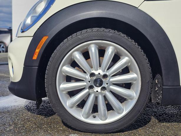 2012 MINI Convertible 2dr image 6