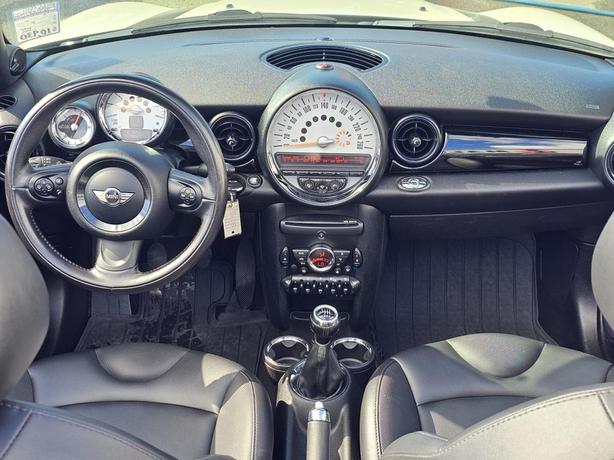 2012 MINI Convertible 2dr image 7