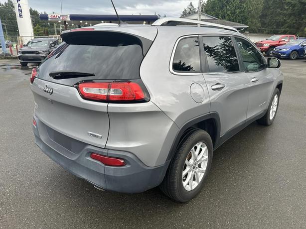 2014 Jeep Cherokee 4X4 image 5