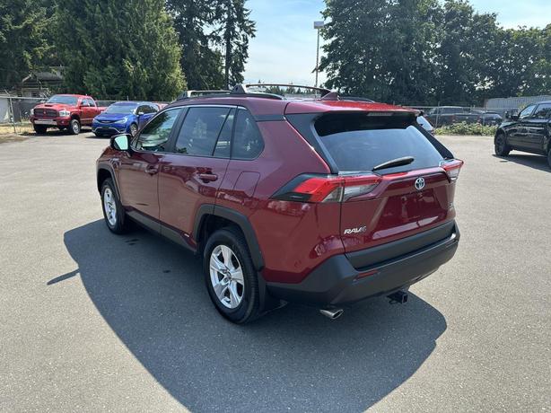 2020 Toyota RAV4 Hybrid Xle image 3