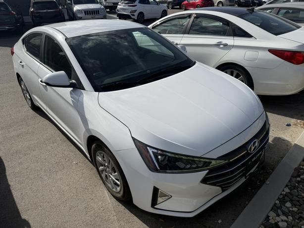 2019 Hyundai Elantra Essential image 1
