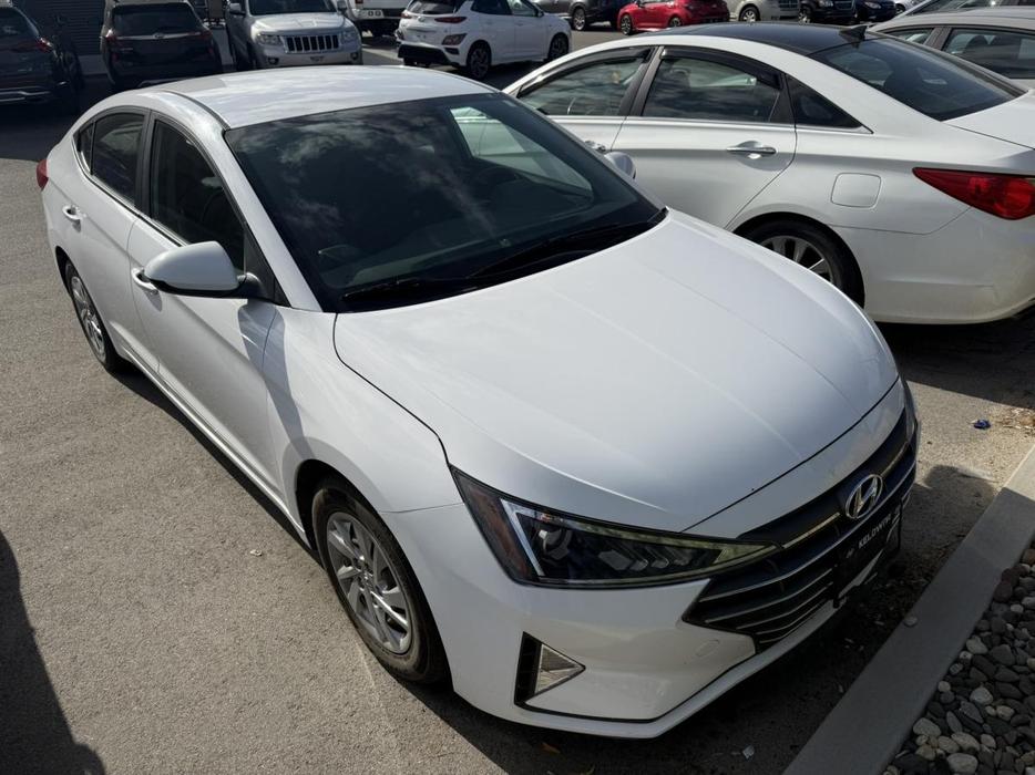 2019 Hyundai Elantra Essential display photo