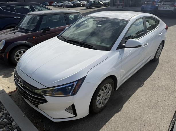 2019 Hyundai Elantra Essential image 2