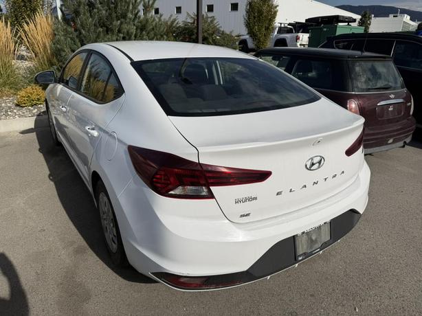 2019 Hyundai Elantra Essential image 3