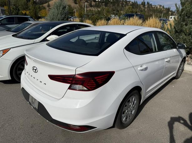 2019 Hyundai Elantra Essential image 4