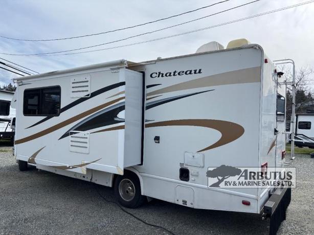 Used 2010 Thor Motor Coach Chateau 25C image 3