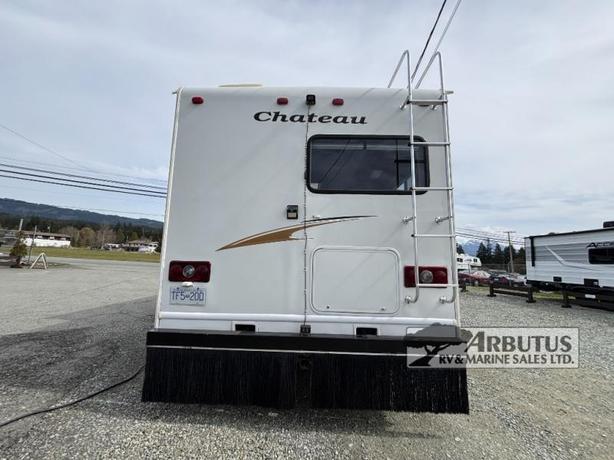 Used 2010 Thor Motor Coach Chateau 25C image 4