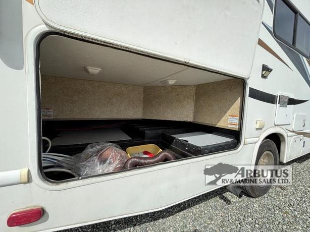 Used 2010 Thor Motor Coach Chateau 25C image 6