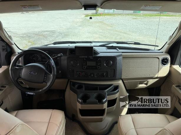 Used 2010 Thor Motor Coach Chateau 25C image 8
