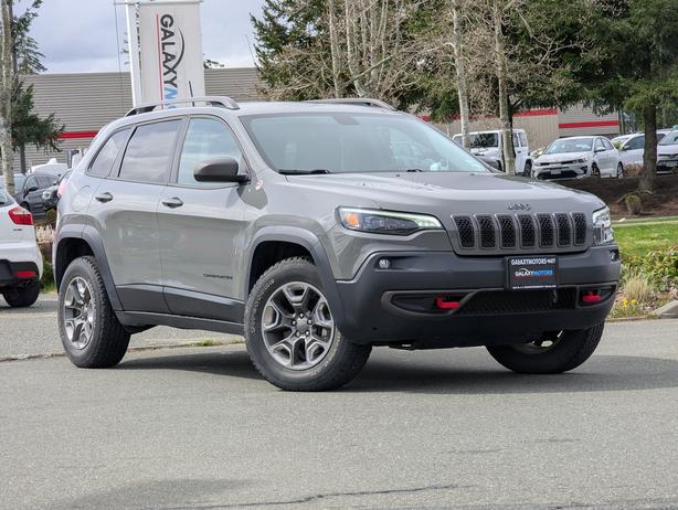 2019 Jeep Cherokee Trailhawk - 4x4, No Accidents, Low Mileage image 4