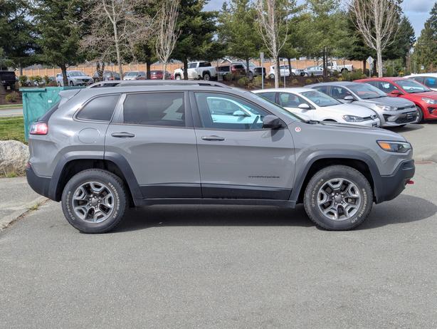 2019 Jeep Cherokee Trailhawk - 4x4, No Accidents, Low Mileage image 5