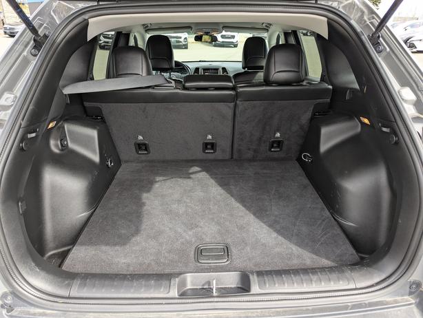 2019 Jeep Cherokee Trailhawk - 4x4, No Accidents, Low Mileage image 8