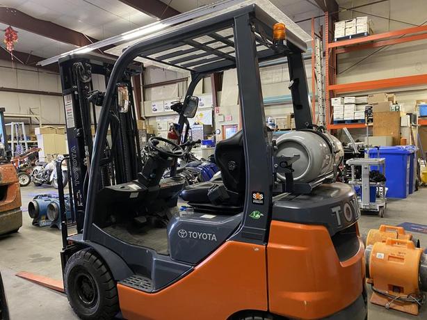 2021 Toyota 8FGU18 3 stage Propane Forklift image 4