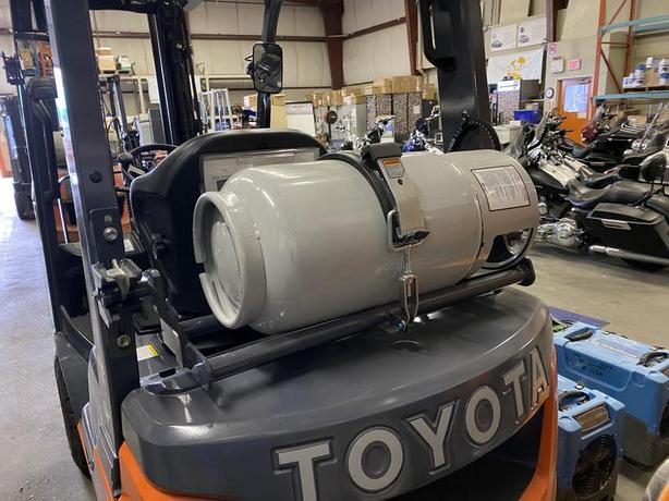 2021 Toyota 8FGU18 3 stage Propane Forklift image 5