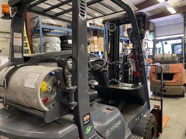 2021 Toyota 8FGU18 3 stage Propane Forklift image 6