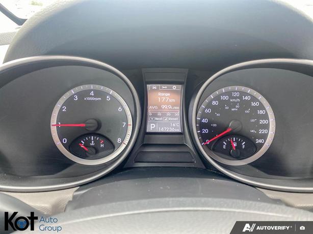 2013 Hyundai Santa Fe Premium TOW HITCH! HEATED SEATS! BLUETOOTH! image 8