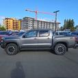 2022 Nissan Frontier Crew Cab PRO-4X Standard Bed 4x4 | One Owner! thumbnail image 3