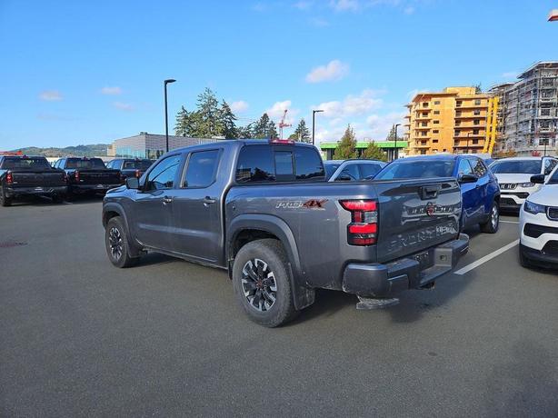 2022 Nissan Frontier Crew Cab PRO-4X Standard Bed 4x4 | One Owner! image 4