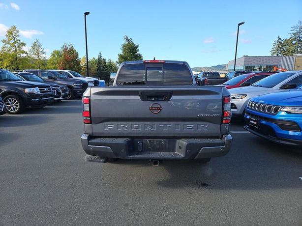 2022 Nissan Frontier Crew Cab PRO-4X Standard Bed 4x4 | One Owner! image 5