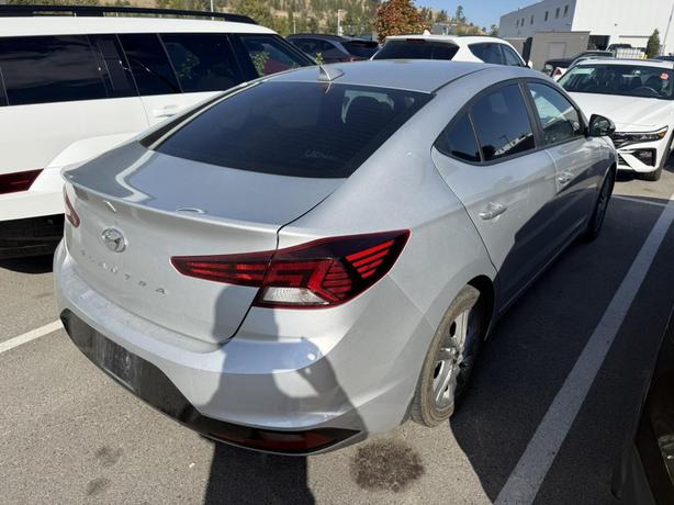 2020 Hyundai Elantra Preferred Sun image 4