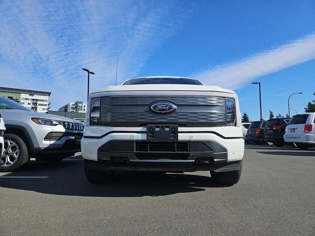2023 Ford F-150 Lightning LARIAT 4WD SuperCrew 5.5' Box | No Reported Accidents! image 2