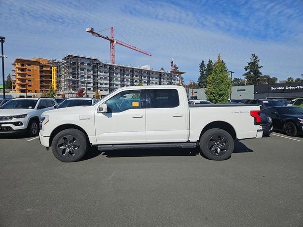 2023 Ford F-150 Lightning LARIAT 4WD SuperCrew 5.5' Box | No Reported Accidents! image 3