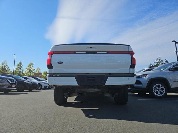 2023 Ford F-150 Lightning LARIAT 4WD SuperCrew 5.5' Box | No Reported Accidents! image 5