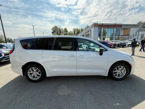 2024 Chrysler Grand Caravan SXT - No Accidents, Dual Power Sliding Doors image 5