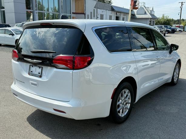 2024 Chrysler Grand Caravan SXT - No Accidents, Dual Power Sliding Doors image 6