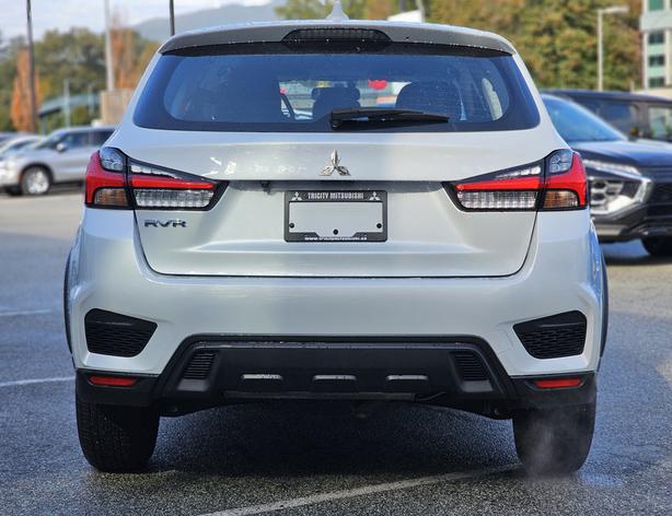 2024 Mitsubishi RVR ES image 6