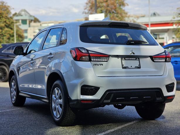 2024 Mitsubishi RVR ES image 7