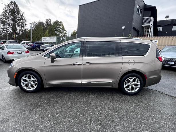 2017 Chrysler Pacifica 4dr Wgn Touring-L Plus image 2